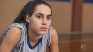 Gabriela em cena de Bom Sucesso (Foto: Reprodução/Globo)