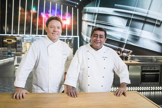 Claude Troisgros e Batista vão apresentar o programa Mestre do Sabor (Foto: Globo/Victor Pollak)