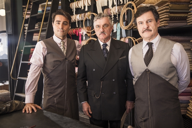 Assad (Werner Schünemann), Júlio (Antonio Calloni) e Almeida (Ricardo Pereira) em Éramos Seis (Foto: Globo/João Miguel Júnior)