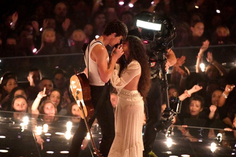 Shawn Mendes e Camila Cabello no VMA (Foto: Reprodução)