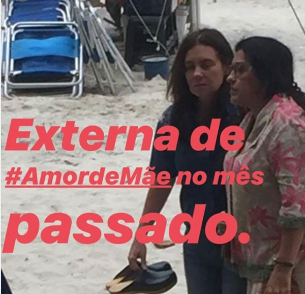 Regina Casé e Adriana Esteves em gravações externas para Amor de Mãe, da Globo. Foto: Reprodução/Sagitadriana)