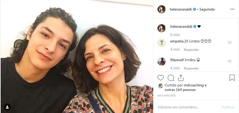 Helena Ranaldi ao lado do seu filho, pedro Waddington (Foto: Reprodução / Instagram)