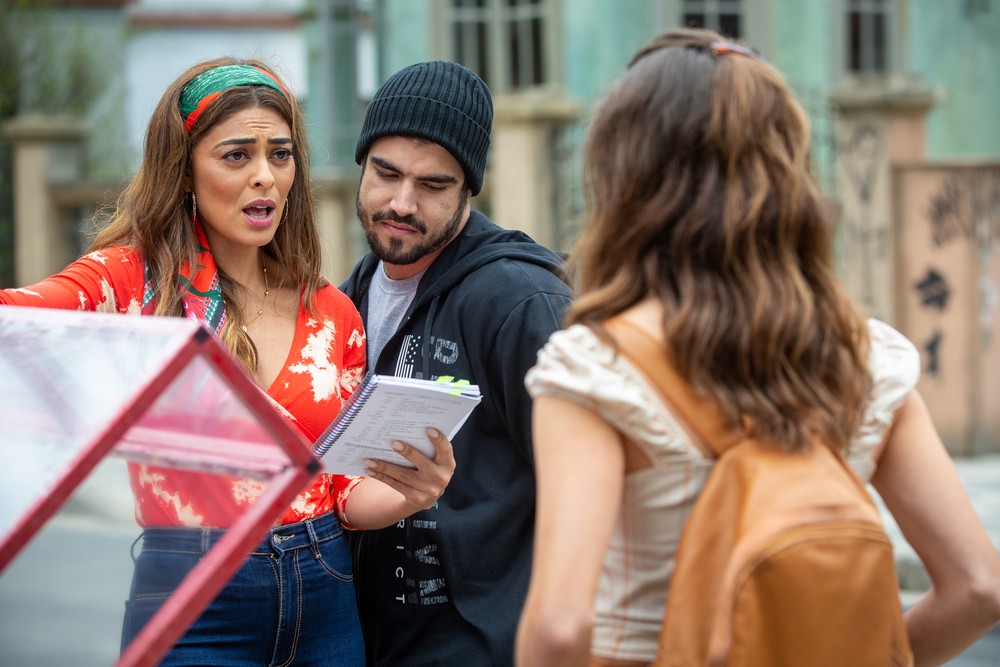 Juliana Paes, Caio Castro e Bruna Hamú ensaiam cena de 'A Dona do Pedaço' (Foto: Isabella Pinheiro/Gshow)