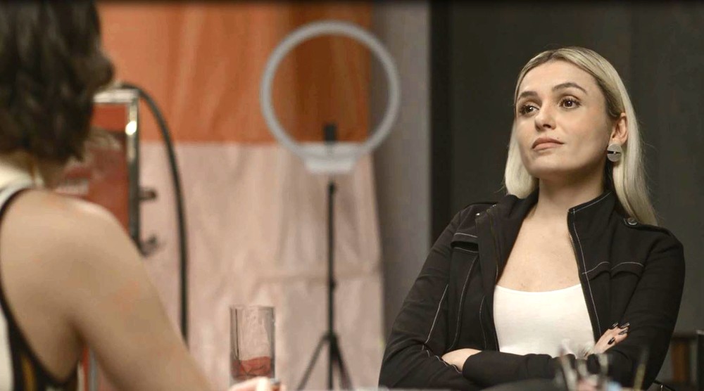 Kim (Monica Iozzi) em cena de A Dona do Pedaço