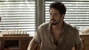 Marcos em cena da novela das 19h da Globo, Bom Sucesso (Foto: Reprodução)