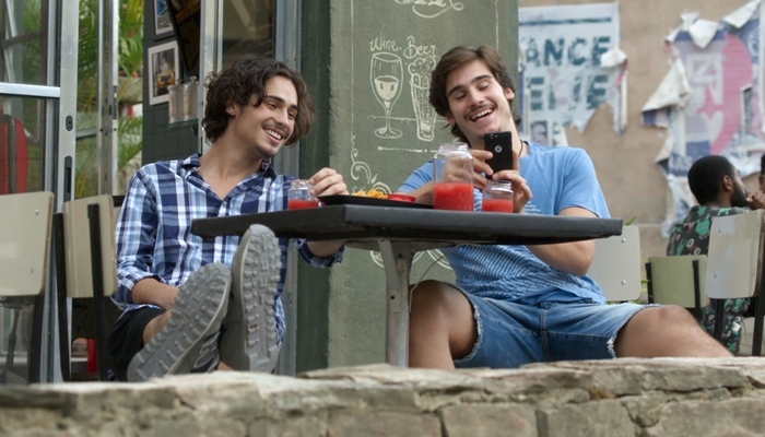 Danilo Mesquita (Nicolau) e Nicolas Prattes (Zac) em cena de Rock Story (Foto: Divulgação/Globo)