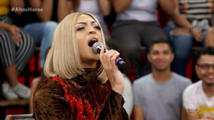 Pabllo Vittar geme no Altas Horas e viraliza nas redes sociais. A cantora resolveu reproduzir os gemidos dos brasileiros e causou (Foto: Reprodução)