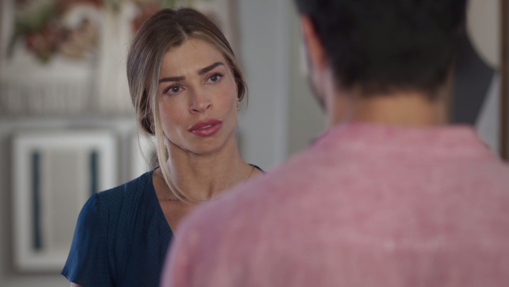 Paloma está dividida entre Marcos e Ramon na trama de Bom Sucesso da Globo (Foto: Montagem/TV Foco)