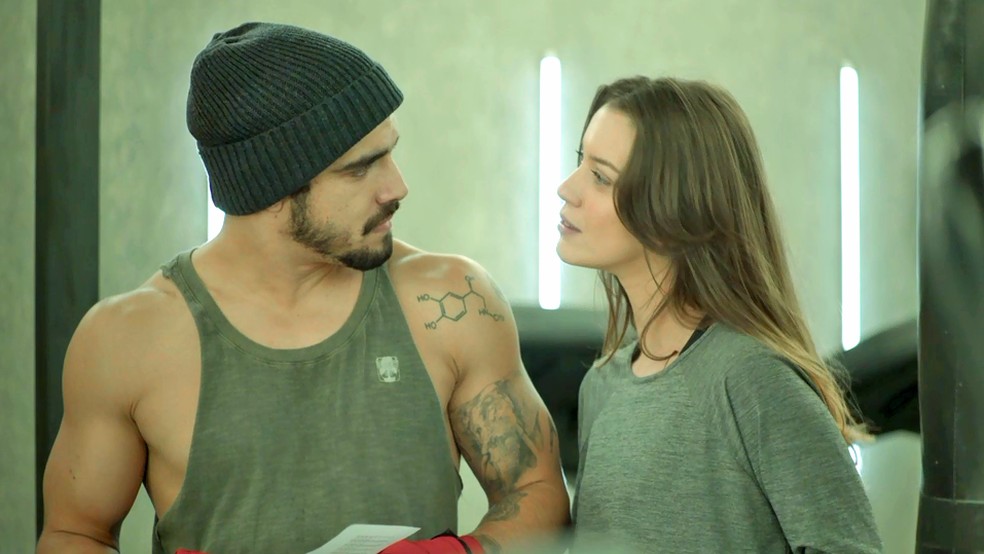 Fabiana e Rock em cena da novela A Dona do Pedaço (Foto: Reprodução)