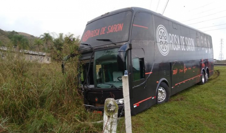 Ônibus da banda Rosa de Saron se envolveu em acidente fatal que terminou em morte 