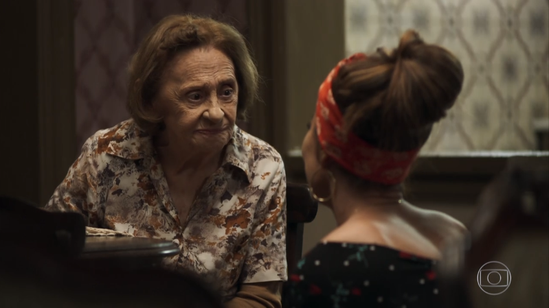 Matilde (Laura Cardoso) fará revelação sobre o passado de Joana (Bruna Hamú) à Maria da Paz (Juliana Paes) em A Dona do Pedaço (Foto: Reprodução/Globo)