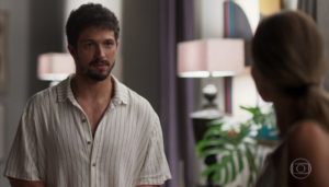 Marcos (Romulo Estrela) e Paloma (Grazi Massafera) em Bom Sucesso (Foto: Reprodução/Globo)