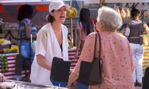 Josiane (Agatha Moreira) e Marlene (Suely Franco) em A Dona do Pedaço (Foto: Globo/Estevam Avellar)