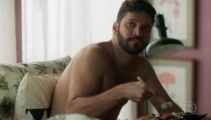 Diogo (Armando Babaioff) em Bom Sucesso (Foto: Reprodução/Globo)