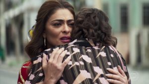 Maria da Paz (Juliana Paes) terá milagre com redenção de Josiane (Agatha Moreira) em A Dona do Pedaço (Foto: Reprodução/Globo)