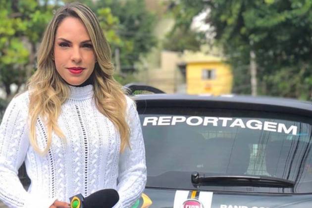 Elisângela Carreira recebeu flores de colegas na Band (Foto: Reprodução)