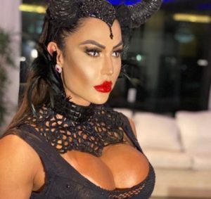 Gracyanne Barbosa vai à festa de Anitta fantasiada de Malévola Fitness (Imagem: Instagram)