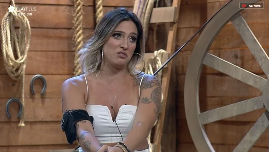 Tati Dias na Cabine de Descompressão em A Fazenda 11 (Reprodução: PlayPlus)