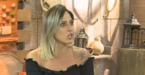 Tati Dias foi considerada a protagonista da festa final de A Fazenda, da Record (Reprodução: YouTube)