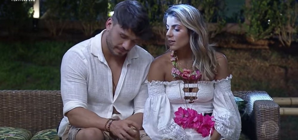 Lucas Viana e Hariany são flagrados em cena de sexo (Foto: Reprodução)