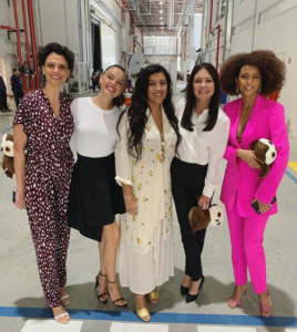 Elenco de Amor de Mãe: Malu Galli, Isis Valverde, Regina Casé, Adriana Esteves e Taís Araújo (Foto: Reprodução/ Instagram)