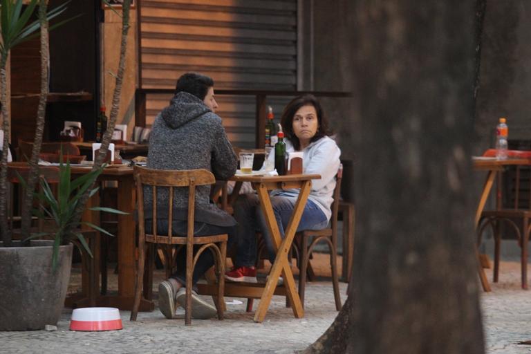 Claudia Rodrigues em restaurante no Rio de Janeiro (Foto: Reprodução)