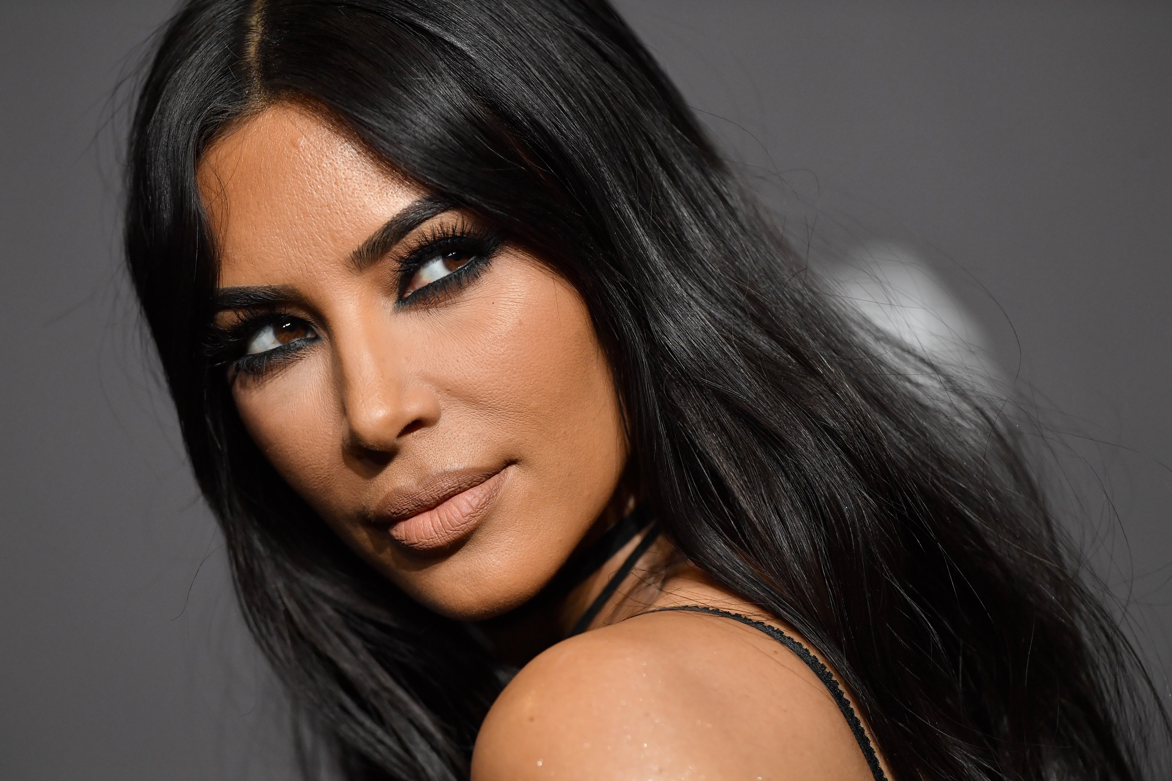 Kim Kardashian mostra seu jatinho e impressiona os fãs com a luxuosidade da aeronave (Foto: Reprodução)