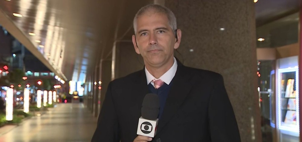 Carlos Gil perde a voz ao vivo no Bom Dia Brasil. Foto: Reprodução Globo