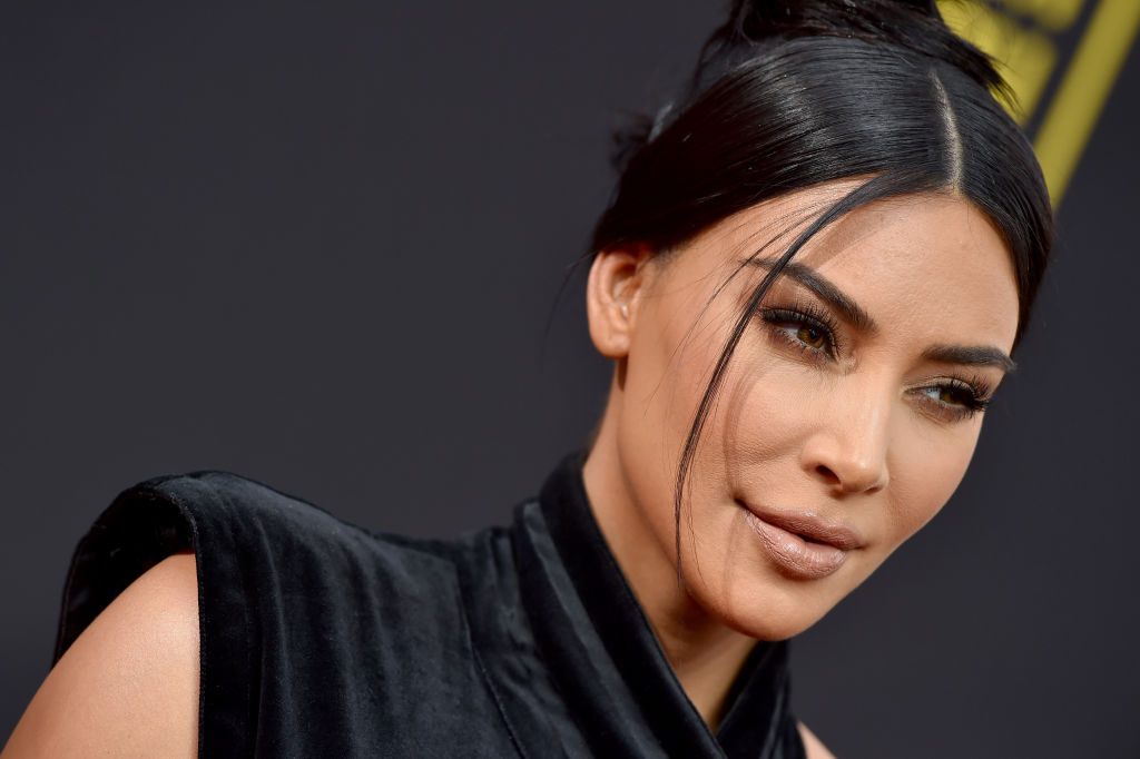 Kim Kardashian fala sobre os paparazzis que tentam tirar fotos de suas partes intimas (Foto: Reprodução)