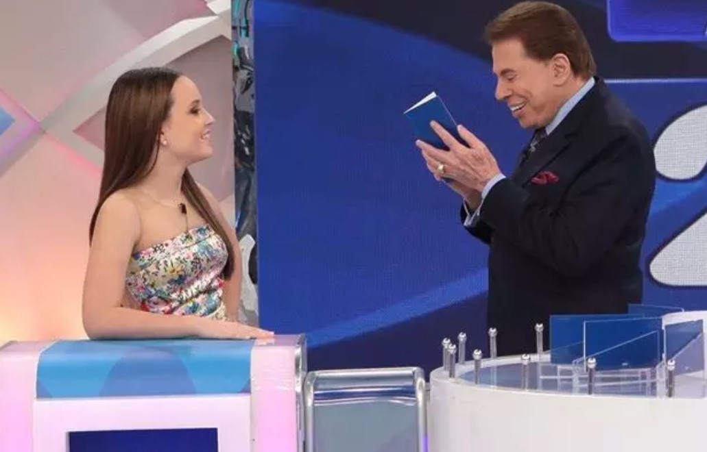 Larissa Manoela no programa do chefe, Silvio Santos (Foto: Reprodução)