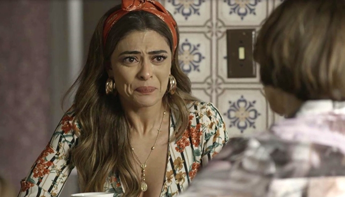 Juliana Paes como Maria da Paz em cena de A Dona do Pedaço com expressão desolada e tensa