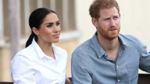 Harry e Meghan Markle sofrem duras críticas depois das polêmicas que causaram na família real (Foto: Reprodução)