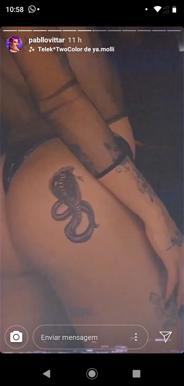 Cantora causou com tatuagem íntima de uma cobra (Foto: Reprodução/ Instagram)