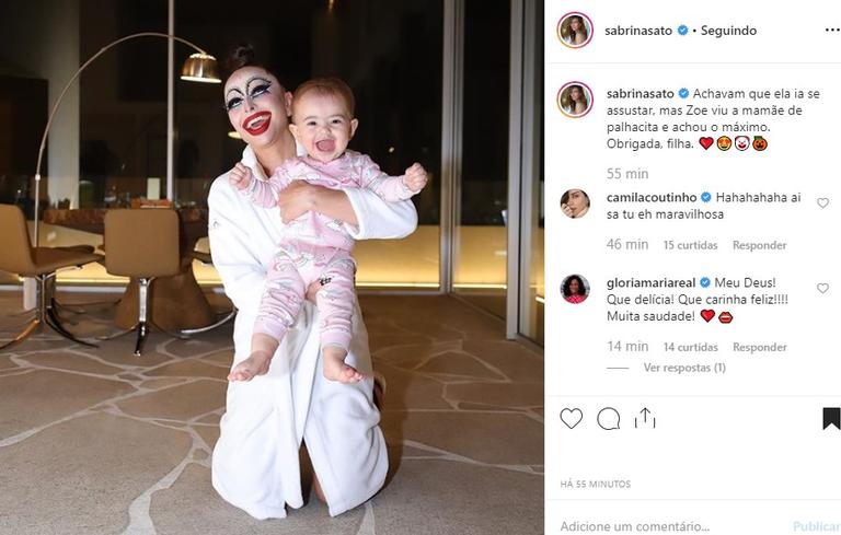 Sabrina Sato surgiu irreconhecível e se surpreendeu com reação de filha, Zoe (Foto: Reprodução) 