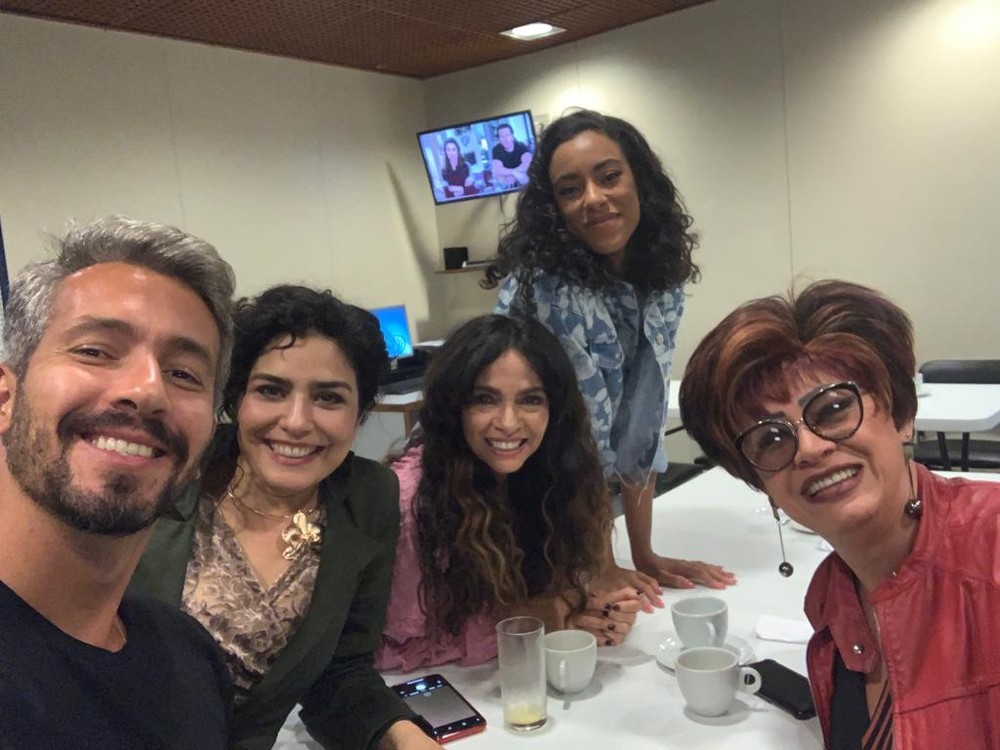 Danilo Vieira, Leticia Sabatella, Claudia Ohana, Yara Charry e Nany People nos bastidores do Popstar — (Foto: Gshow)