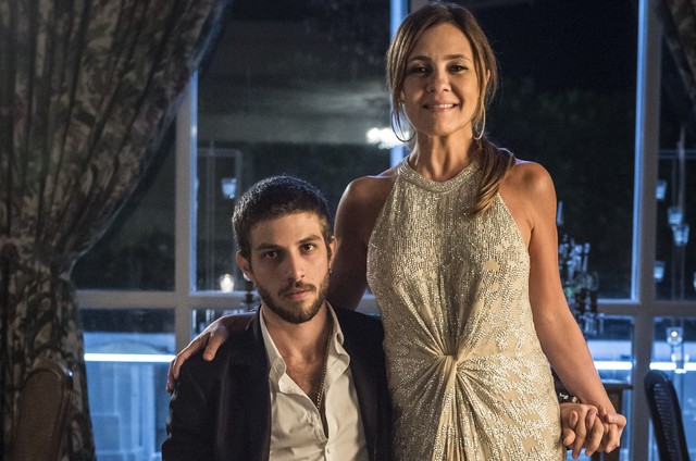 Chay Suede será filho de Adriana Esteves em Amor de Mãe (Foto: Divulgação/Globo)