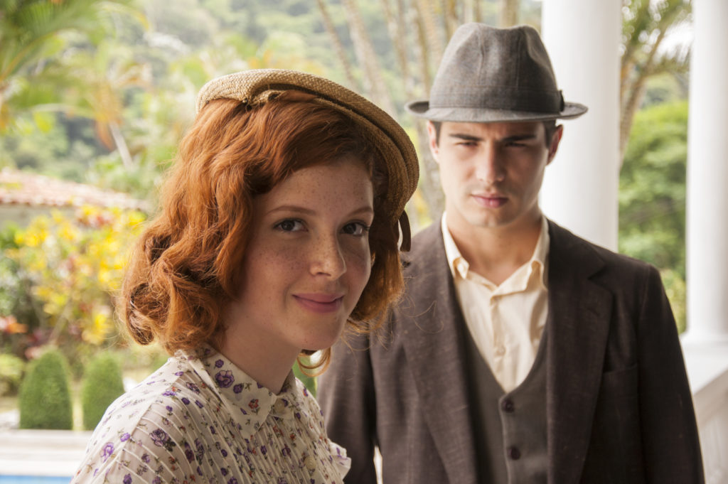 Carlos (Danilo Mesquita) e Mabel (Carla Nunes) em Éramos Seis