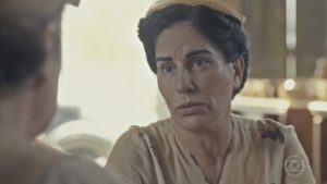 Gloria Pires (Lola) em cena de Éramos Seis, que tem audiência em queda (Foto: Reprodução/Globo)