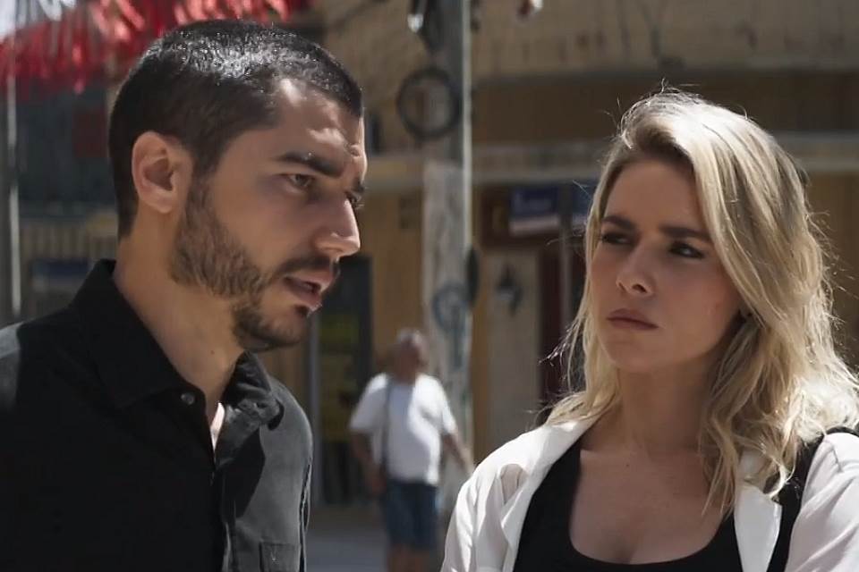 Camilo e Yohana em cena da novela A Dona do Pedaço (Foto: Reprodução)