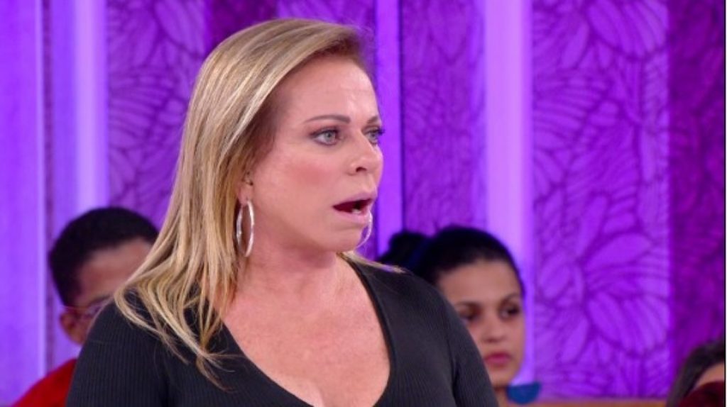 Christina Rocha revela caso de traição em Casos de Família no SBT e confusão chama atenção (Imagem: Reprodução)