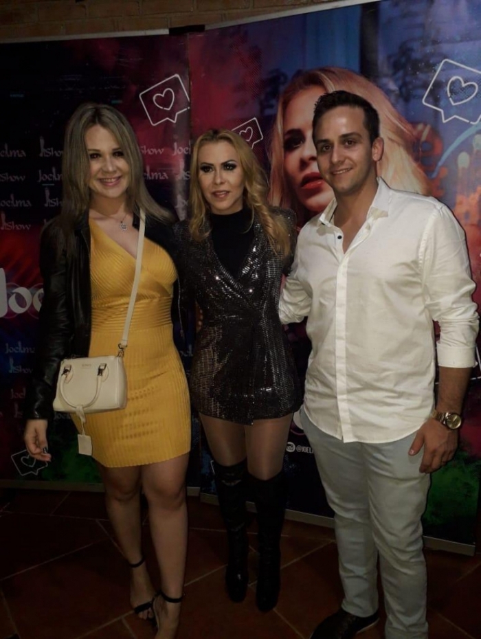 Flávia Alexandrino, Joelma e amigo (Foto: Reprodução)