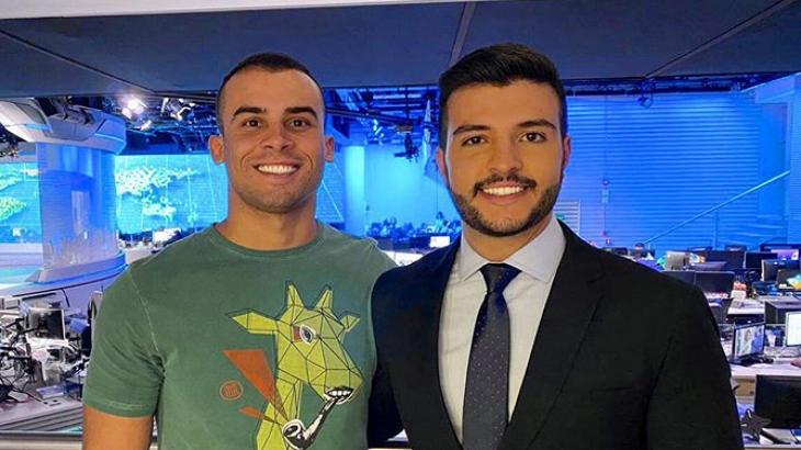 Matheus Ribeiro e Yuri Piazarollo nos estúdios do Jornal Nacional (Foto: Reprodução/Instagram)