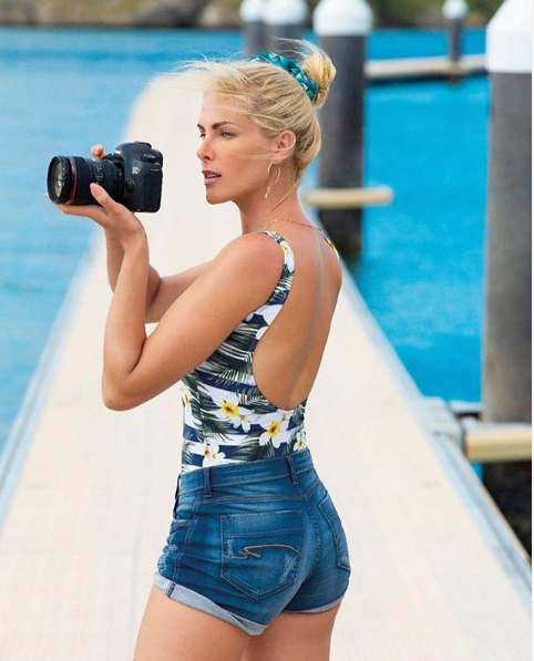 Ana Hickmann Ousada Usa Mini Short E Bumbum Enorme Deixa Público