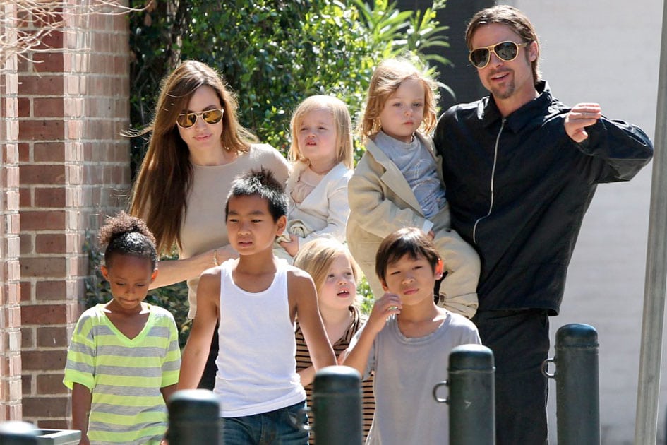 Angelina Jolie, Brad Pitt e filhos (Foto: Reprodução)