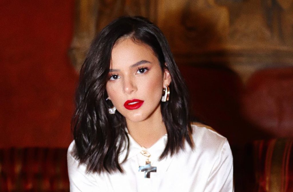 Bruna Marquezine abusou da pose sexy (Foto: Reprodução/ Instagram)