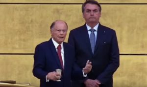 Edir Macedo usou a Record e Bolsonaro novamente para atacar a Globo (Foto: Reprodução)