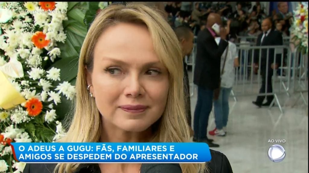 Apresentadora Eliana é abruptamente cortada durante entrevista à Record no velório de Gugu (Imagem: Reprodução)