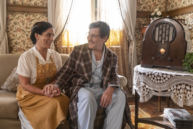 Lola (Gloria Pires) e Júlio (Antonio Calloni) em Éramos Seis (Foto: Globo/Victor Pollak)