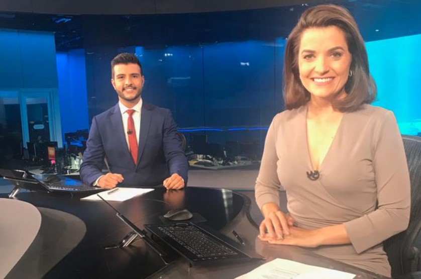 Matheus Ribeiro e Larissa Pereira comandaram o Jornal Nacional neste sábado (09) (Foto: Reprodução)