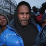 R. Kelly é acusado de forçar o aborto de sua ex- namorada (Foto: Reprodução)